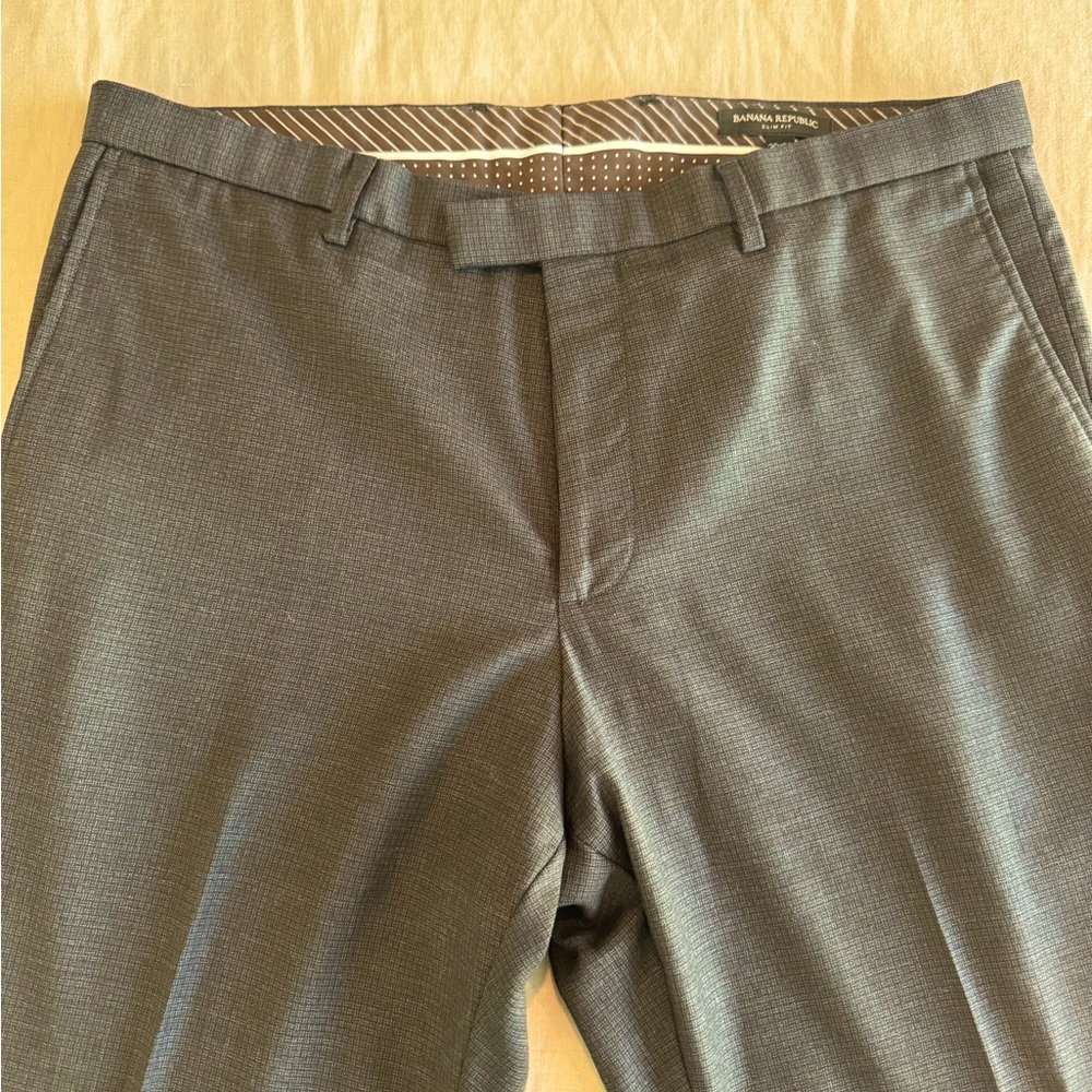 Men’s dark brown wool dress pants from Banana Republic. Size 36/32